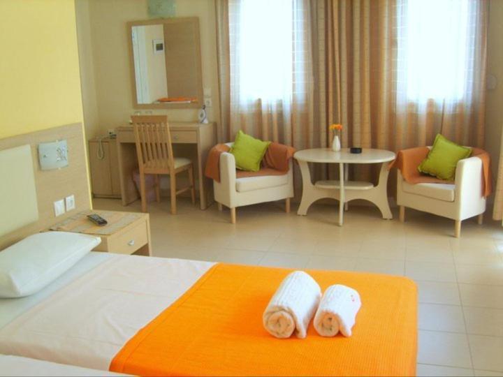 Decauville Hotel Γερακινή Δωμάτιο φωτογραφία